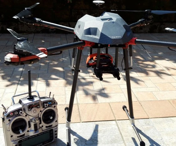 Conocimiento general del vuelo con uas - En esta foto el UAS cuenta con ESC?