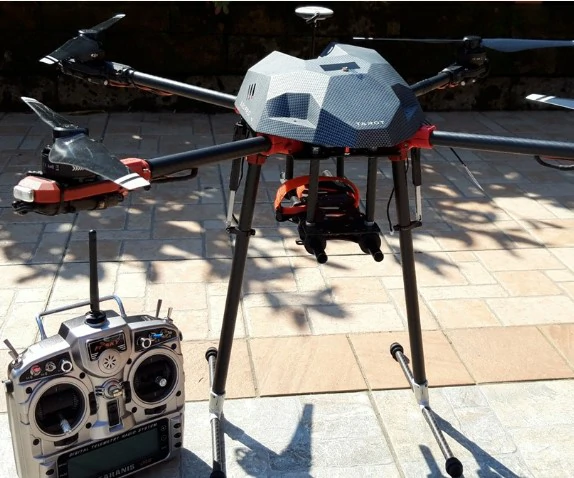 En esta imagen, el UAV está equipado con hélices: Conocimiento general del vuelo con uas - En esta imagen, el UAV está equipado con hélices: