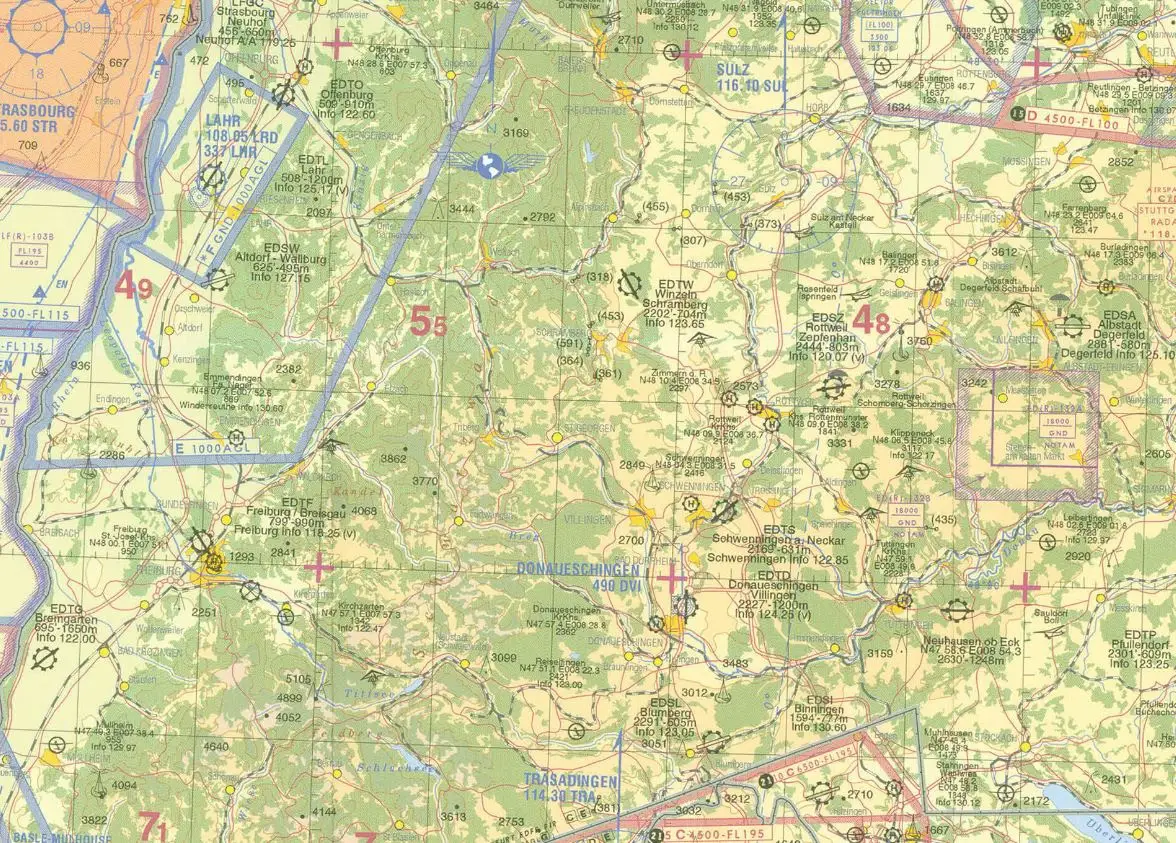 (Pour cette question utiliser l'annexe 033-1827).Un vol VFR est effectué de VILLINGEN (48°03,5’N 008°27’E) à FREUDENSTADT (48°28,0’N, 008°24,0’E). Déterminer l’altitude minimale dans un couloir de 5 NM à gauche et 5 NM à droite de la route afin de préserver une marge de 1000 ft au-dessus des obstacles. Préparation et suivi du vol - (Pour cette question utiliser l'annexe 033-1827).Un vol VFR est effectué de VILLINGEN (48°03,5’N 008°27’E) à FREUDENSTADT (48°28,0’N, 008°24,0’E). Déterminer l’altitude minimale dans un couloir de 5 NM à gauche et 5 NM à droite de la route afin de préserver une marge de 1000 ft au-dessus des obstacles.