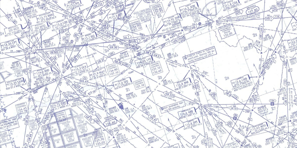Préparation et suivi du vol - Un avion doit effectuer un vol d’ABBEVILLE (50°08.1’N 001°51.3E) vers BIGGIN (51°19.8’N 000°00.2’E). Le premier niveau de vol utilisable en IFR au dessus du FL 295 est le: