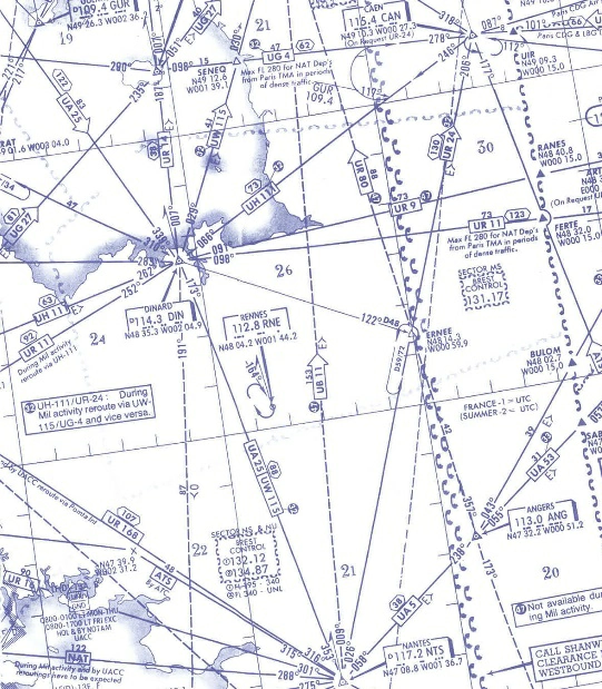 Préparation et suivi du vol - Un niveau de vol approprié pour effectuer un vol dans la voie aérienne UR24 de NANTES NTS 117.2 (47°09’N 001°37’W) à CAEN CAN 115.4 (49°10’N 000°27’W) est le: