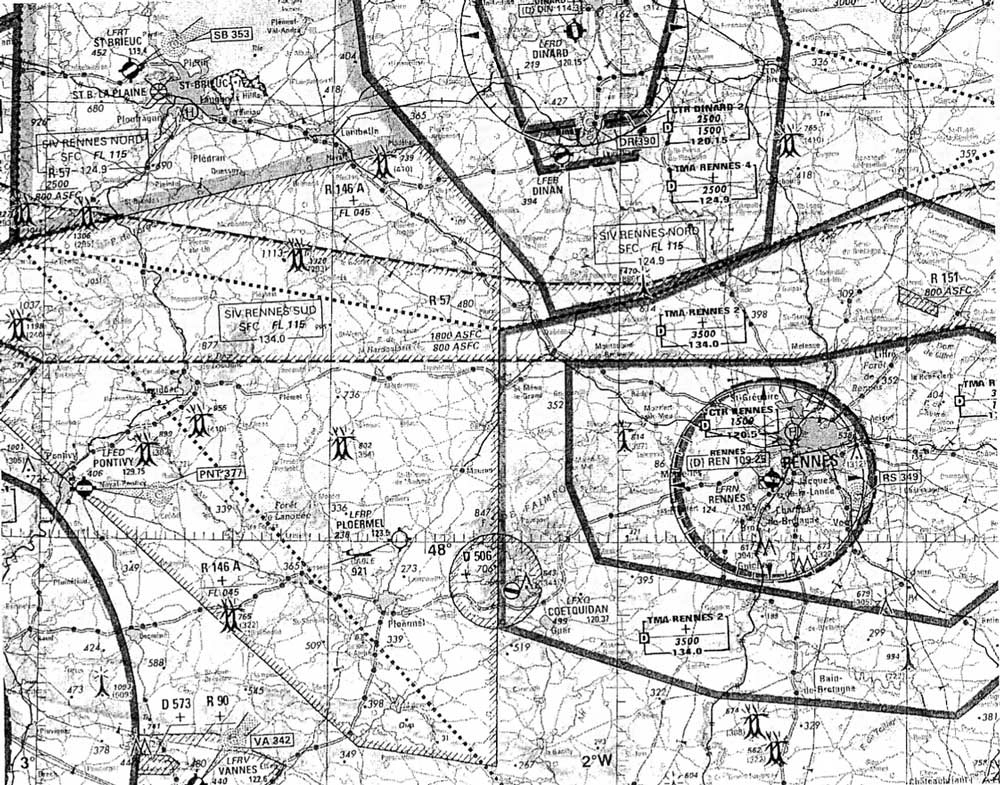 Navigation - (Pour cette question, utilisez l'annexe 061-4779).Les coordonnées géographiques de l'aérodrome de Pontivy (LFED) sont: