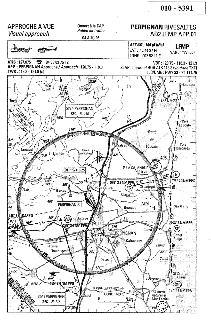 Règlementation - (Pour cette question, utilisez l'annexe 010-5391). 
Passant du point E au point EC à 2000 ft QNH, un trafic en VFR aperçoit un avion de ligne en IFR au même niveau et qui converge vers lui par sa droite. Dans ce type d'espace:
