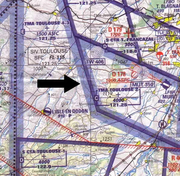 Navigation - (Pour cette question, utilisez l'annexe 061-3271) 
La ligne bleue indiquée par la flèche représente la limite:
