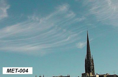 Meteorologie - Welk wolkengeslacht is op de foto afgebeeld? Zie afbeelding (MET-004).